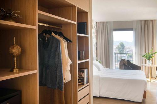 Deluxe Double Room with River View image 7