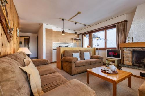 MP24 Ski in, out apartment on slopes with indoor private parking space, La Tzoumaz (photo 3)