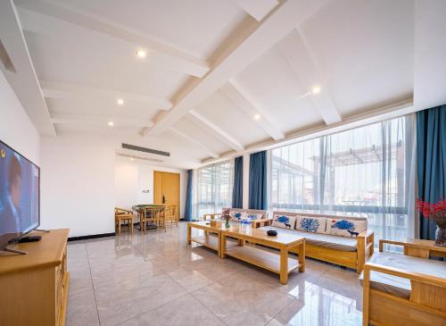 3 bedrooms, 5 beds