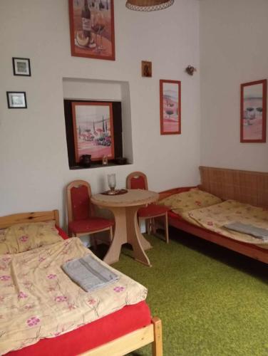 Stará škola - třílůžkový pokoj v pohodlí a klidu (Stara skola - triluzkovy pokoj v pohodli a klidu) in Zátor