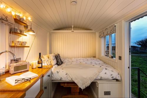 Starlight Shepherd Hut in Bampton (Oxfordshire)