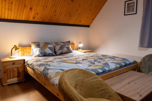2 twin beds, 1 sofa bed