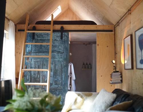 Fürdőszoba, Off-grid Cork Cabin - Hot-Tub - Sleeps 2 in Gillingham