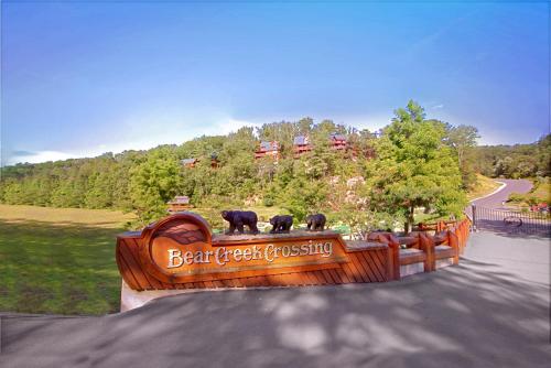 Knotty Bear in Pigeon Forge, USA