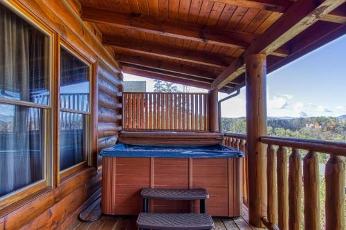 Knotty Bear in Pigeon Forge, USA