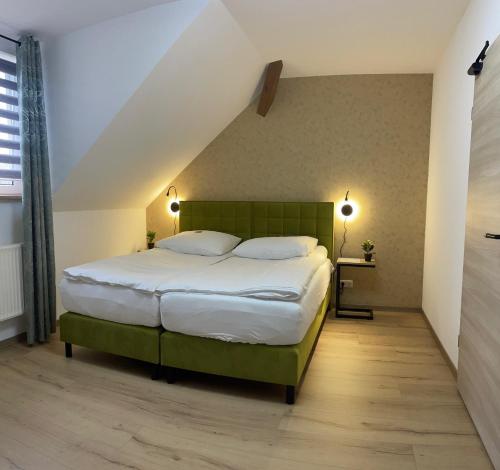 2 twin beds