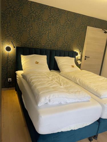 2 twin beds