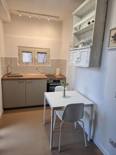 Kitchen, La casina sul fiume in Prato