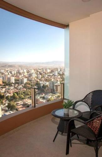 Vista panorámica de Cbba incluye garaje