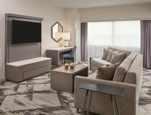 1 king bed, 1 sofa bed