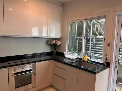 3BR Sukhumvit Townhouse, close to Emsphere and BTS MRT, Bangkok (photo 6)