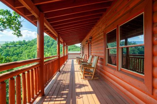 Bear Paddle w/ Pool, Hot Tub, Game Room & Theater! in Sevierville, USA