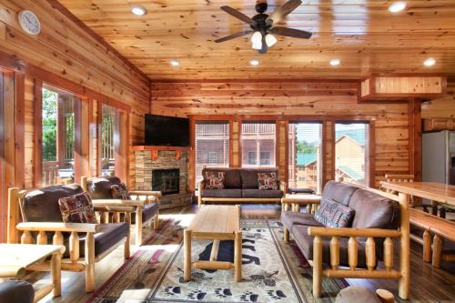 Bear Paddle w/ Pool, Hot Tub, Game Room & Theater! in Sevierville, USA