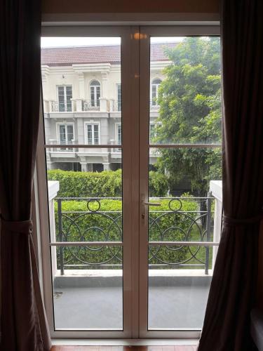 3BR Sukhumvit Townhouse, close to Emsphere and BTS MRT, Bangkok (photo 2)