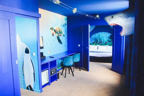 2 bedrooms, 4 beds