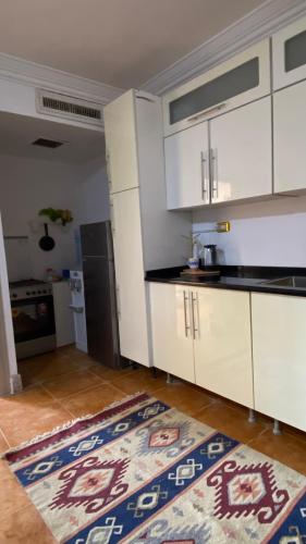 Cocina, SeaStar Sea View apartment 10 minutes away from beach in Sowayma