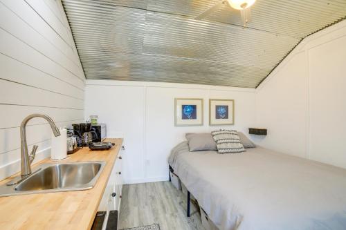Dumont Lake Studio Boat, Fish and Unwind! in Allegan, USA