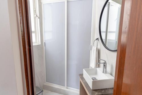 Two-Bedroom Deluxe Apartment image 6