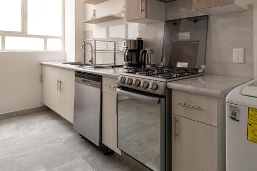 Two-Bedroom Deluxe Apartment image 5
