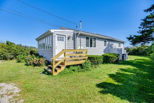 Quaint Coastal Cottage with Patio - Walk to Beach! - image 2