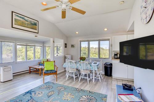 Quaint Coastal Cottage with Patio - Walk to Beach! - image 9