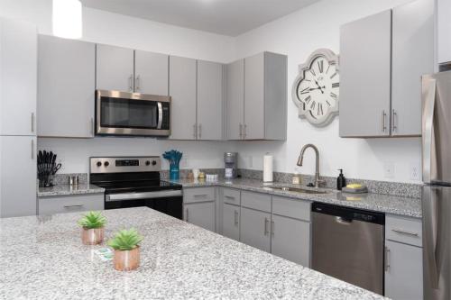 Luxury 1 BR near Oak Mt State Park in Pelham, USA