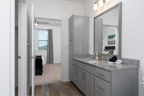 NEW Apt Oak Mt St Park Great Amenities in Pelham, USA