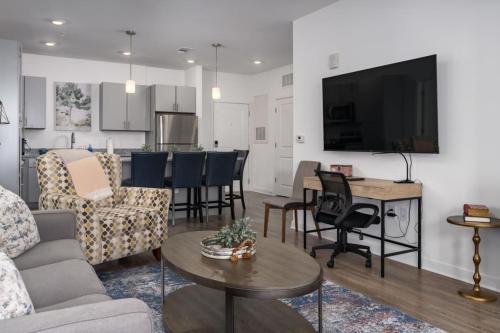 Luxe 2 BR Apt Oak Mt St Park Lots of Amenities in Pelham, USA