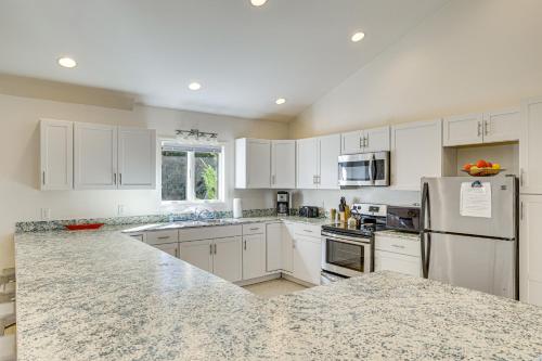 Lake Champlain Retreat with Grill, Fire Pit! in Chazy, USA