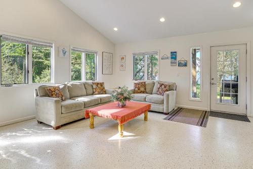 Lake Champlain Retreat w/ Grill, Fire Pit! in Isle la Motte (VT)
