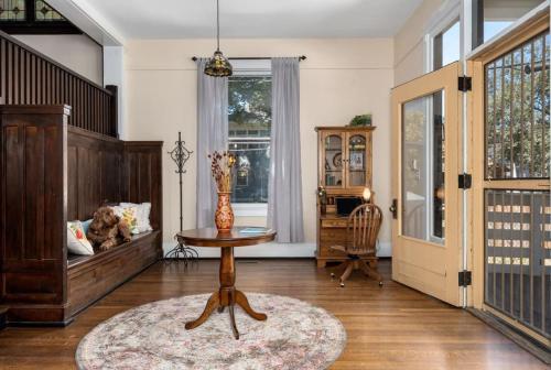 Spacious Historic Family Home Near UAB in Birmingham, USA