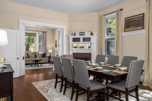 Spacious Historic Family Home Near UAB in Birmingham, USA
