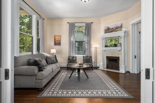 Spacious Historic Family Home Near UAB in Birmingham, USA
