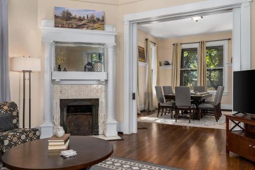 Spacious Historic Family Home Near UAB in Birmingham, USA