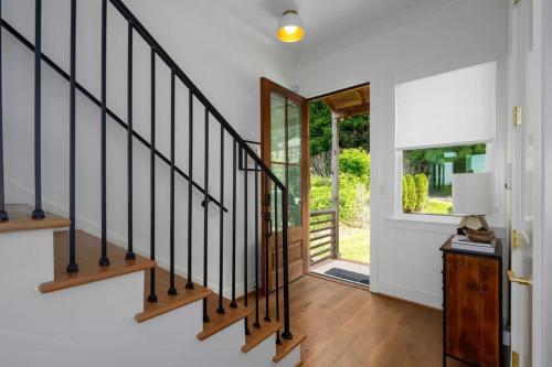 NEW Urban Elegance - Scenic 2BR City Views in Birmingham, USA