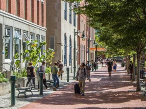 Downtown by RISD Gigabite Internet OnSite Free Parking