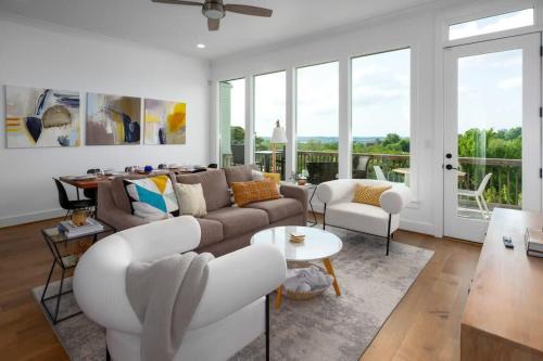 NEW Urban Elegance - Scenic 2BR City Views in Birmingham, USA