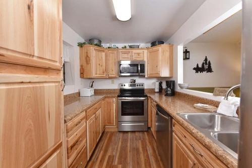 Cozy 2BR Condo Just 7 Min to DwTn Gatlinburg FREE Attraction Tickets