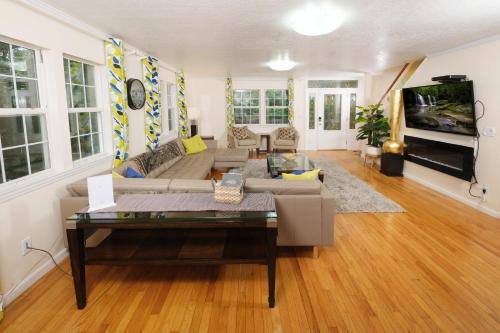 Hop, Skip & a Jump Serene 3BR Gatlinburg Escape in Sevierville, USA