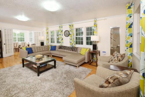 Hop, Skip & a Jump Serene 3BR Gatlinburg Escape in Sevierville, USA