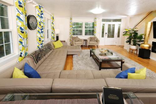 Hop, Skip & a Jump Serene 3BR Gatlinburg Escape in Sevierville, USA