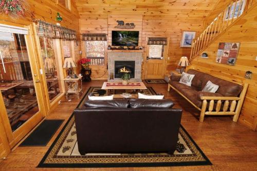 Beauty and the Bear By Colonial Properties - image 4