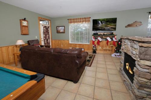 Up to Par 2BR Condo, Golf Course Views in Pigeon Forge, USA