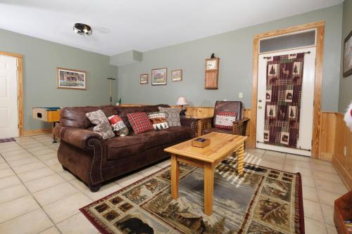 Up to Par 2BR Condo, Golf Course Views in Pigeon Forge, USA
