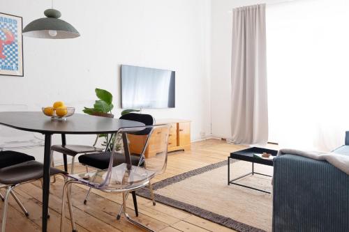Shared lounge/TV area, Cosy Apartment in Schillerkiez in Tempelhof