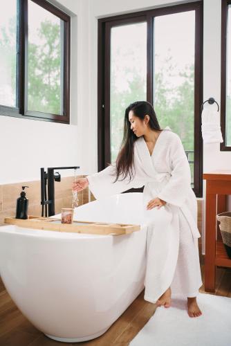 Bathroom, Hidden Valley Wilderness Lodge in Belmopan