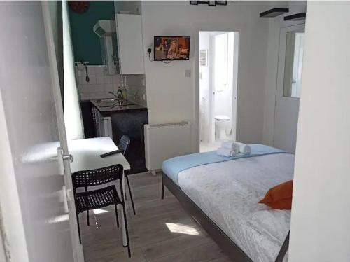Lovely Studio by Hyde Park- 7, London