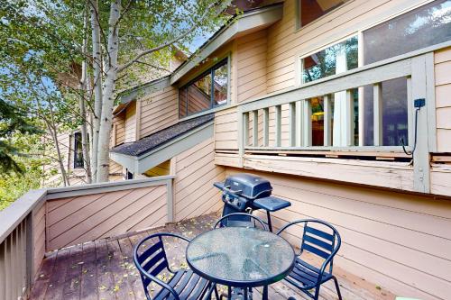 Spacious East Vail home with Amazing Mountain Views in Vail, USA