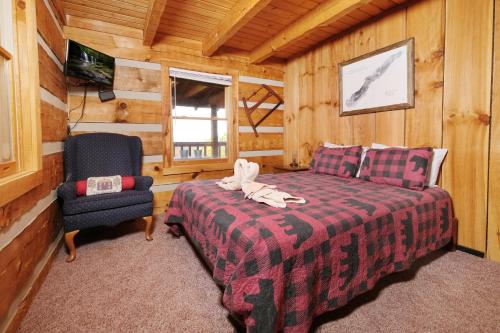 Cozy 1BR Stunning VIEWS Hot Tub FIRE PIT FREE Attraction Tickets