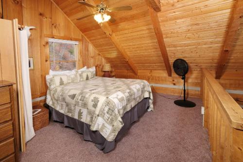 Cozy 1BR Stunning VIEWS Hot Tub FIRE PIT FREE Attraction Tickets